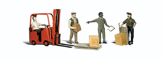 TRABALHADORES COM EMPILHADOR