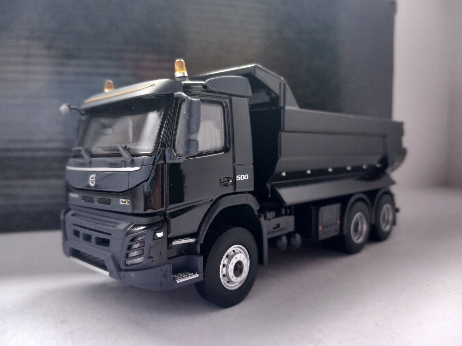 VOLVO FMX BLACK EDITION